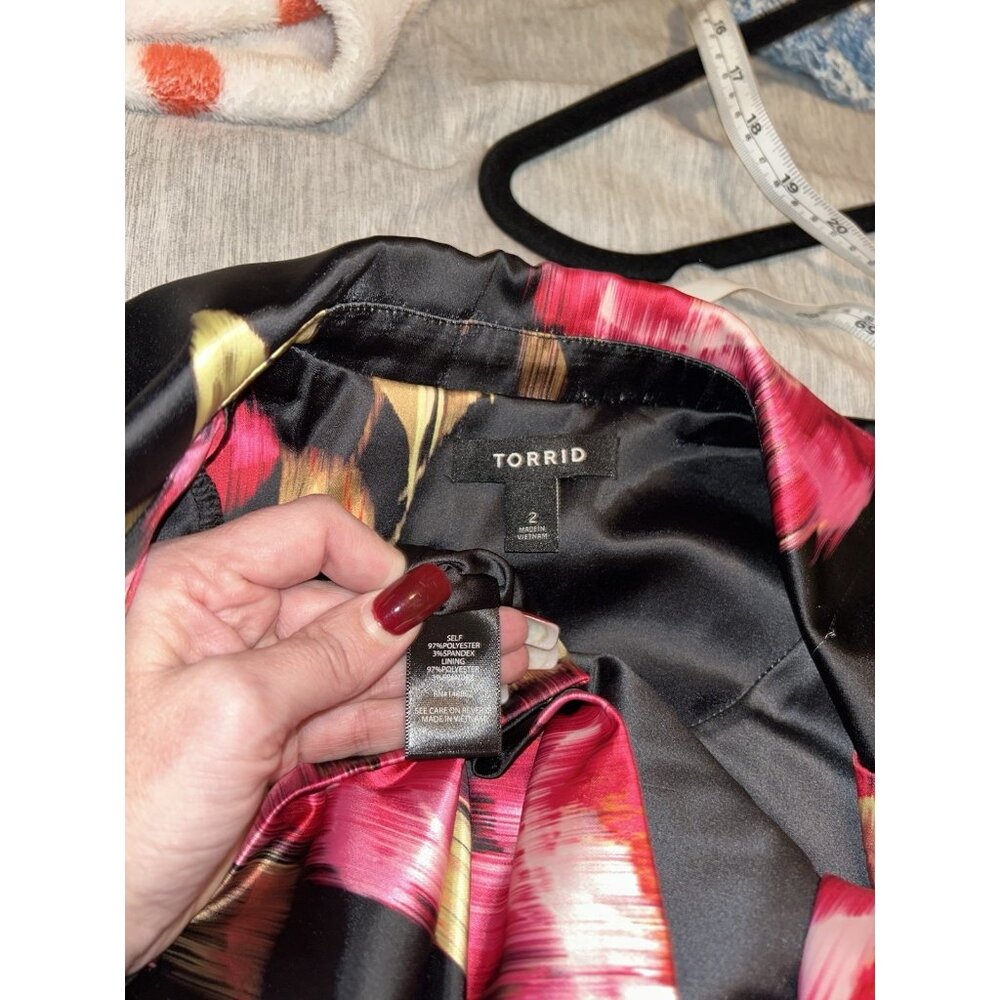 Torrid Black Pink Floral Satin Open Front Relaxed Business Casual Blazer Size 2X - Picture 7 of 7